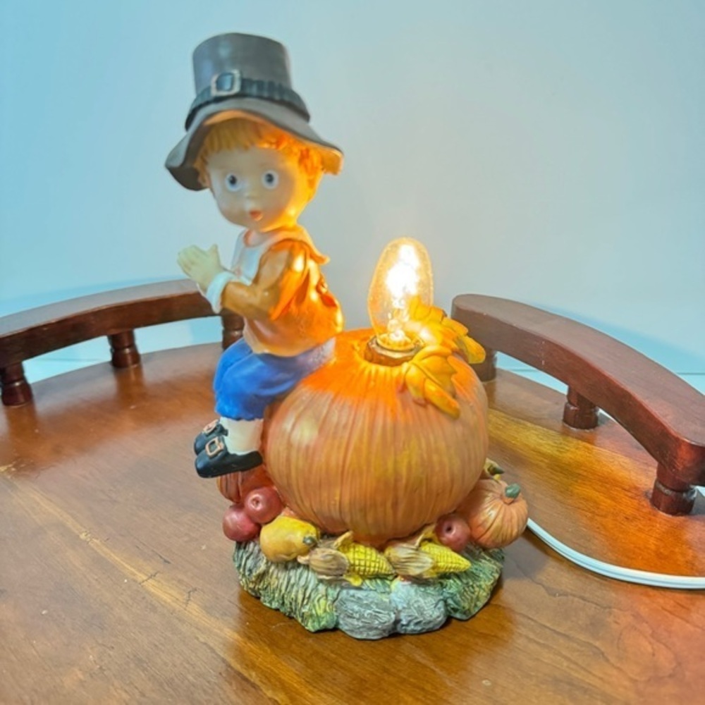 Vintage Thanksgiving Pilgrim Boy Pumpkin Lamp Fall Harvest Decor see description
